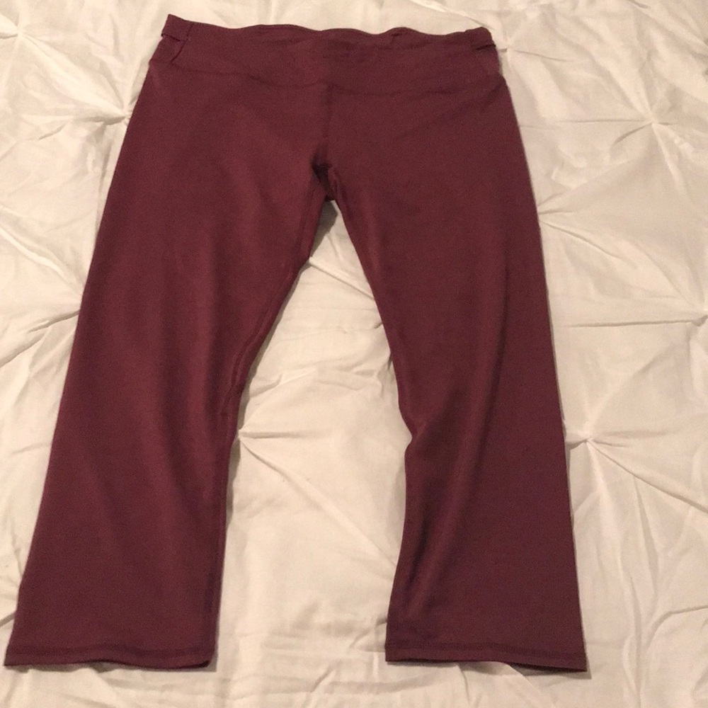 New wine colored fabletics workout leggings